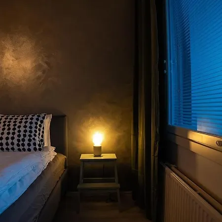Polar Night Shelter *