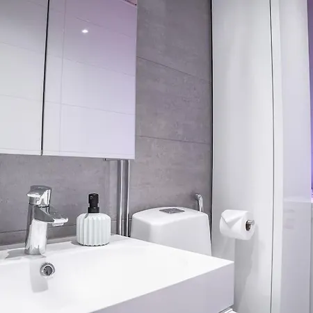 Polar Night Shelter Apartment Rovaniemi