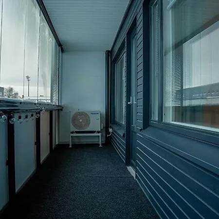 Polar Night Shelter *