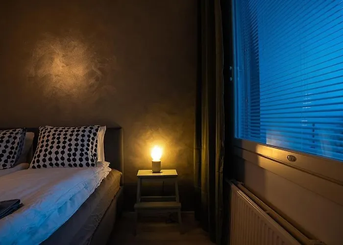 Polar Night Shelter *