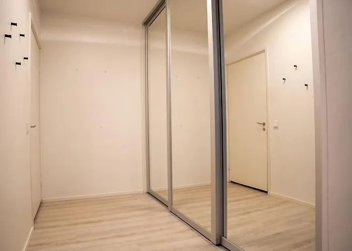 Polar Night Shelter *