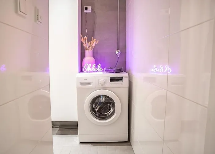 Polar Night Shelter Rovaniemi